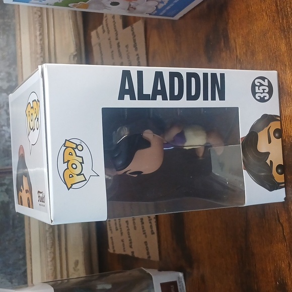 Disney Aladdin Pop! Vinyl with Purple Vest - Picture 4 of 7